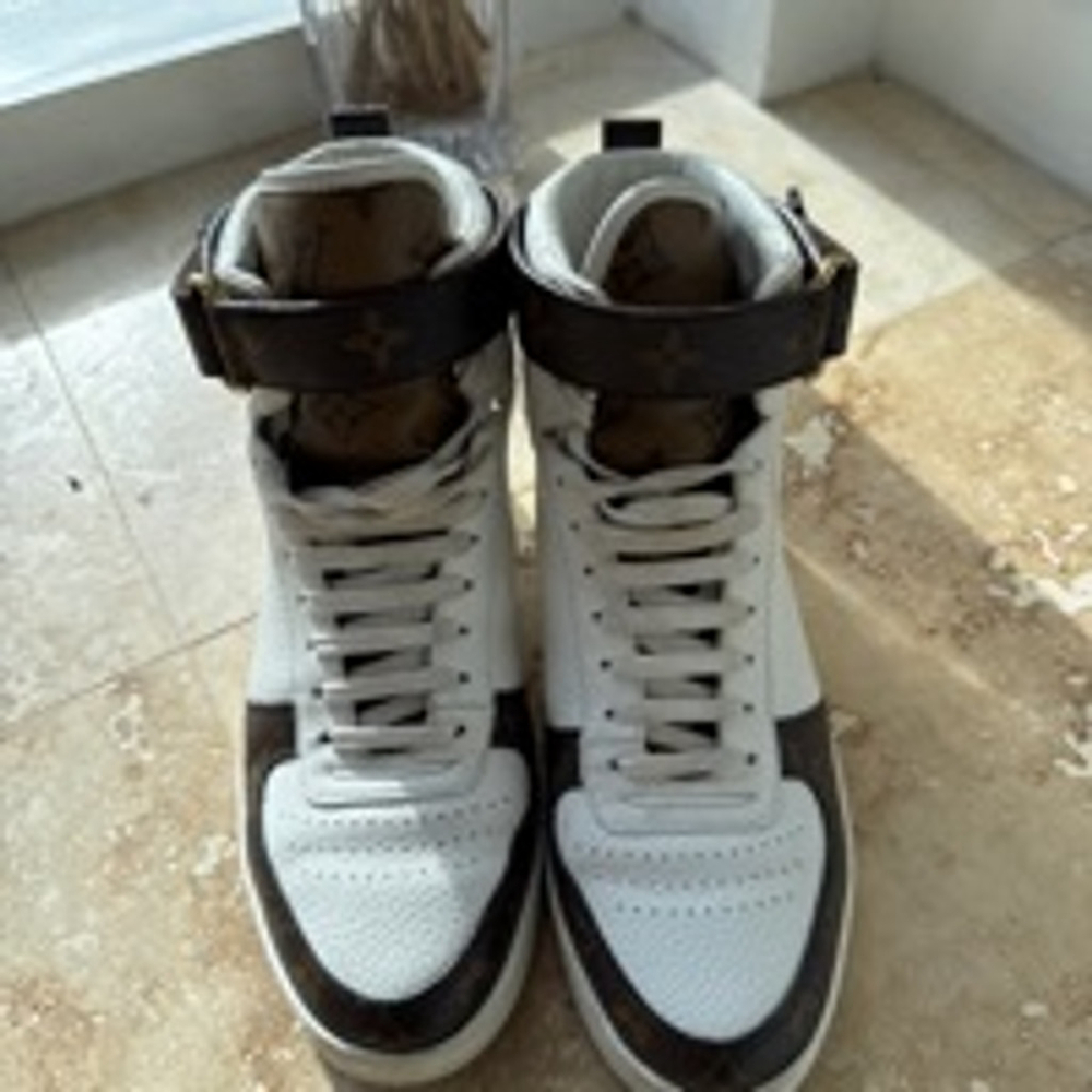 Louis vuitton sneaks - Picture 2 of 6